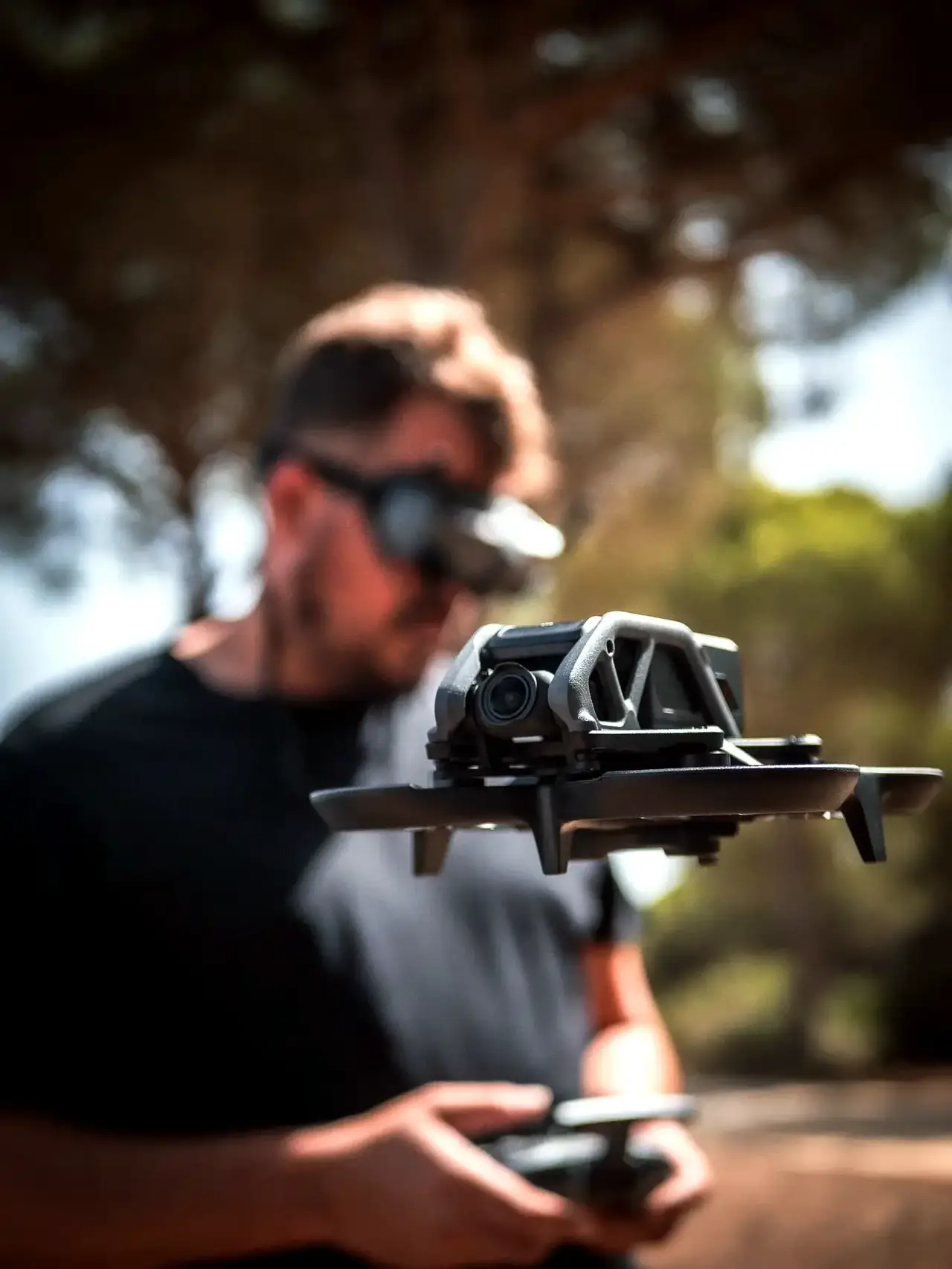 Primer plano del lanzamiento de un dron