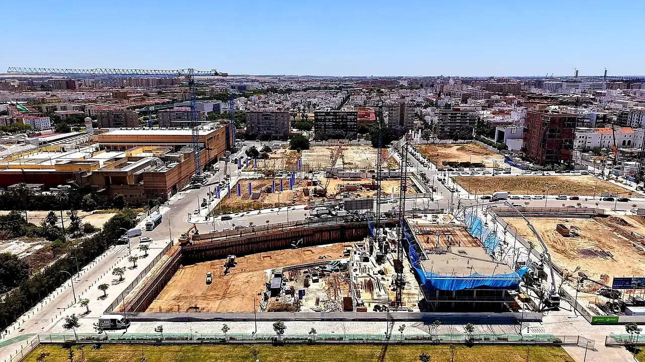 Cimentación de una promoción residencial en construcción, vista aérea